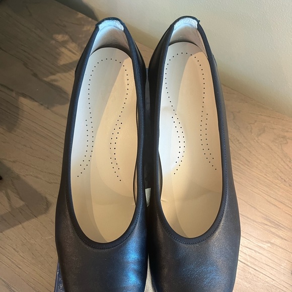 SAS Milano black pump, size 8N - Picture 6 of 6